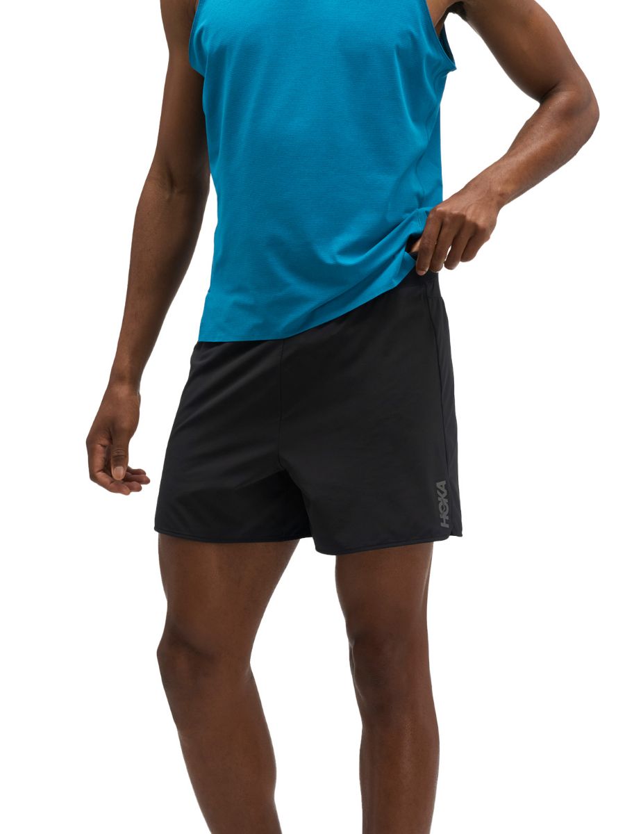 Treningsshorts til herre fra Hoka med tights. Komfortabel og lett