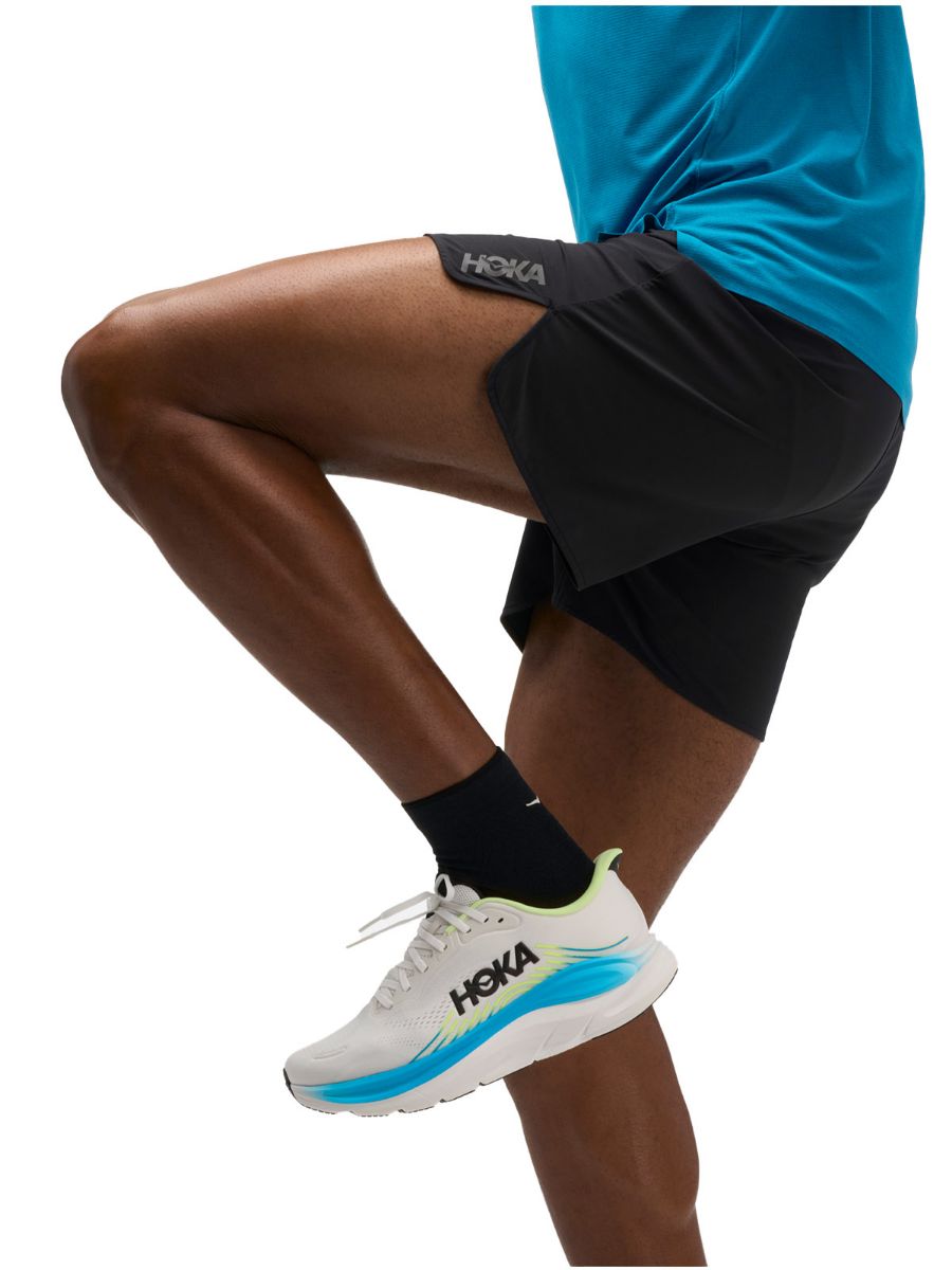 Treningsshorts til herre fra Hoka med tights. Komfortabel og lett