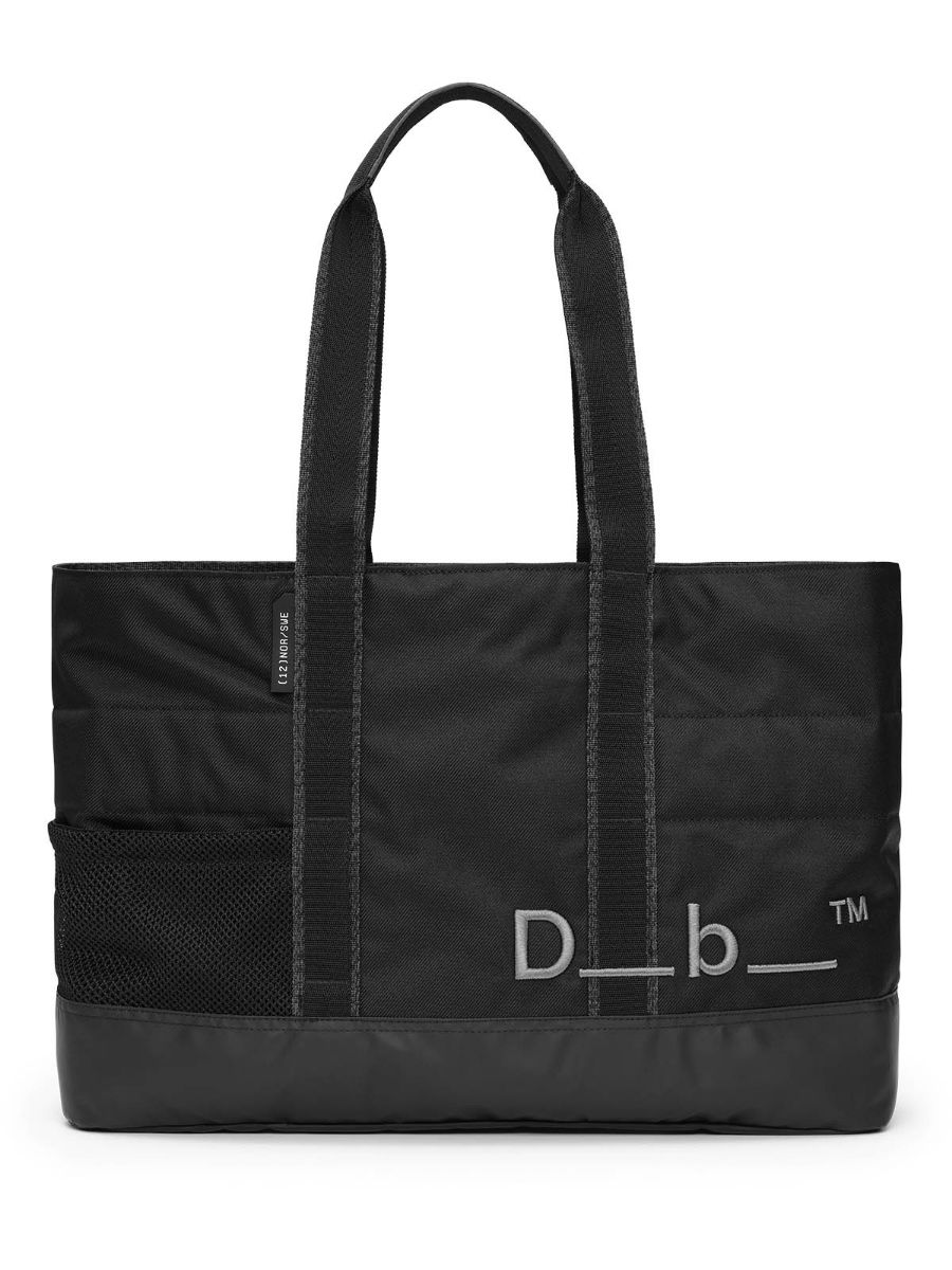 Totebag fra Db som rommer 20 L i fargen Black Out