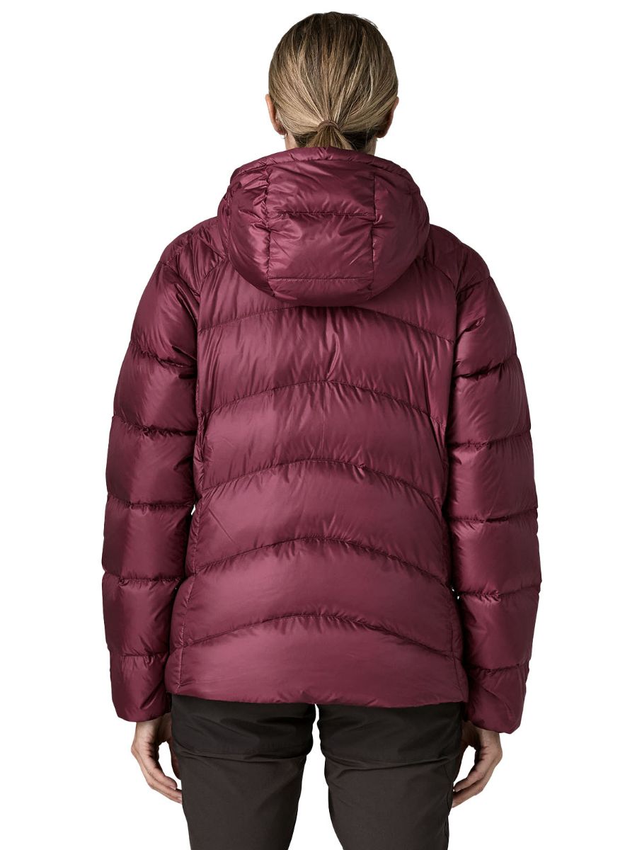 Dunjakke fra Patagonia til dame i fargen Berry Fig