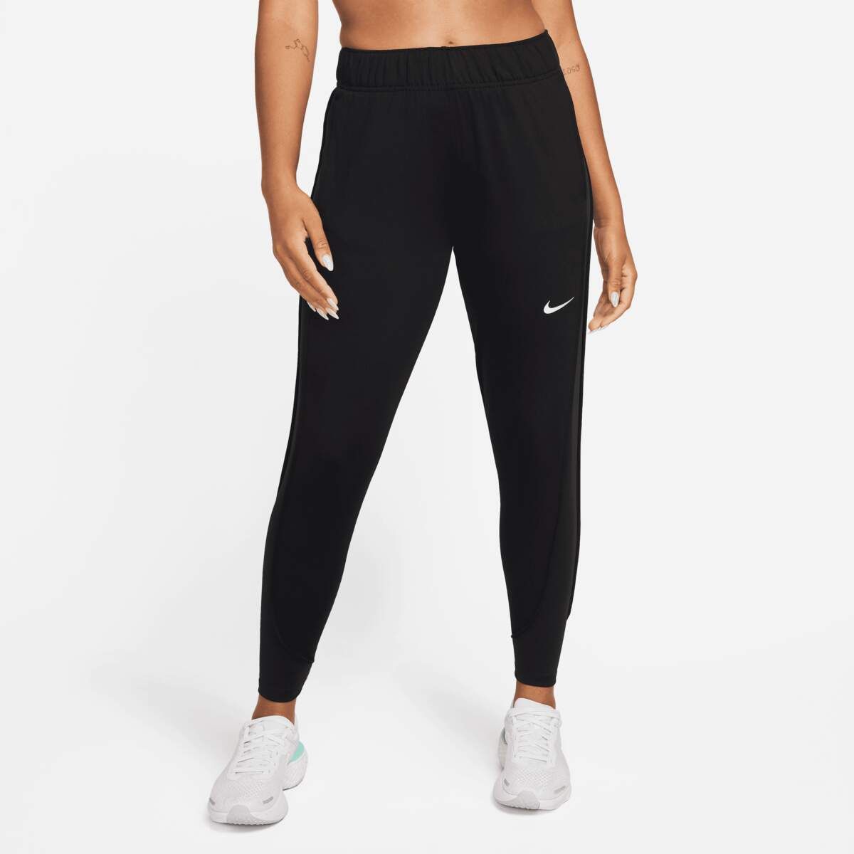 Nike-Therma-FIT-Essential-tights-black