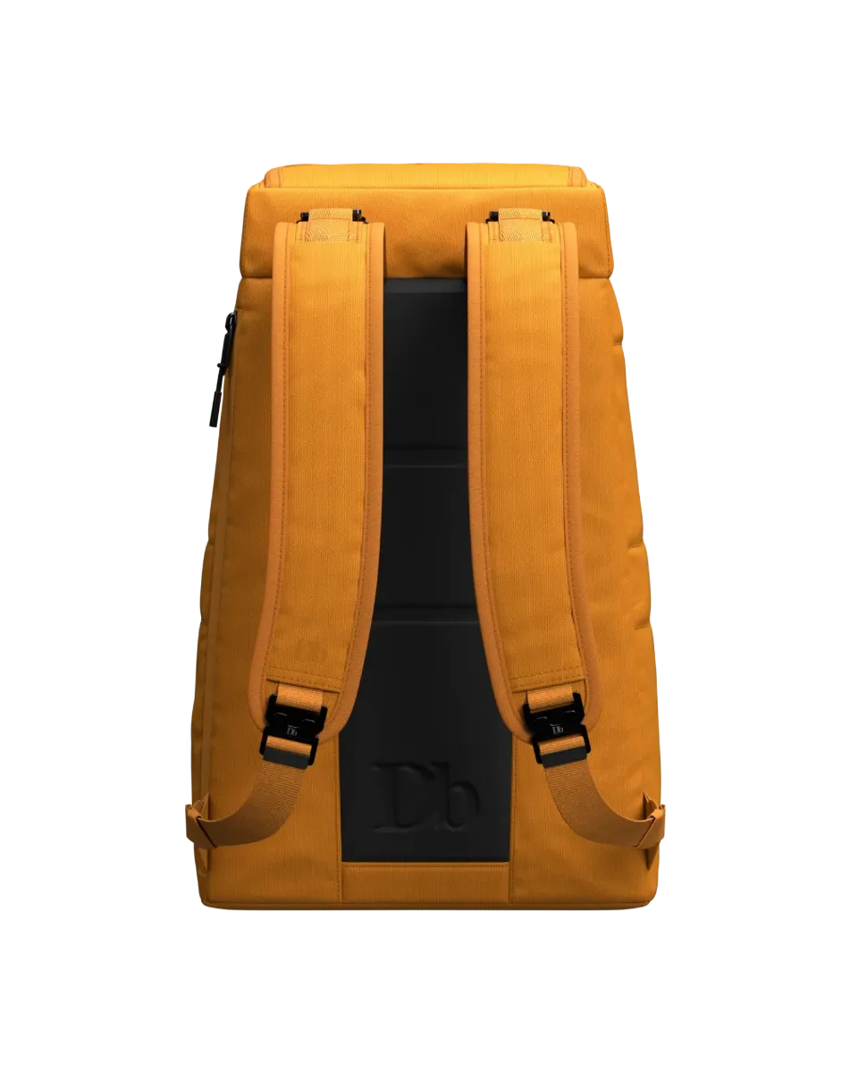 db-hugger-backpack-25l-birchwood-brown