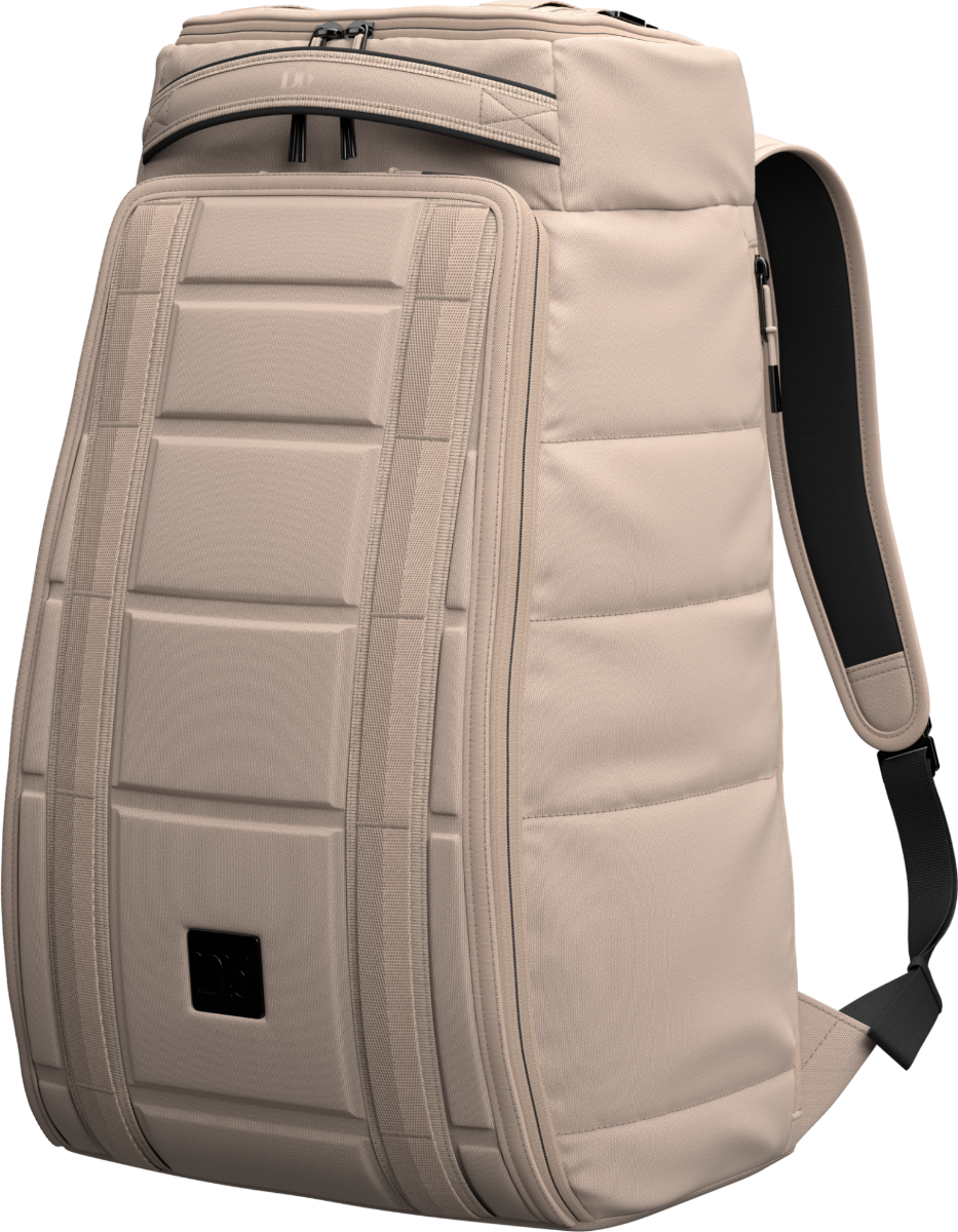 db-hugger-backpack-20l-a46fogbow-beige