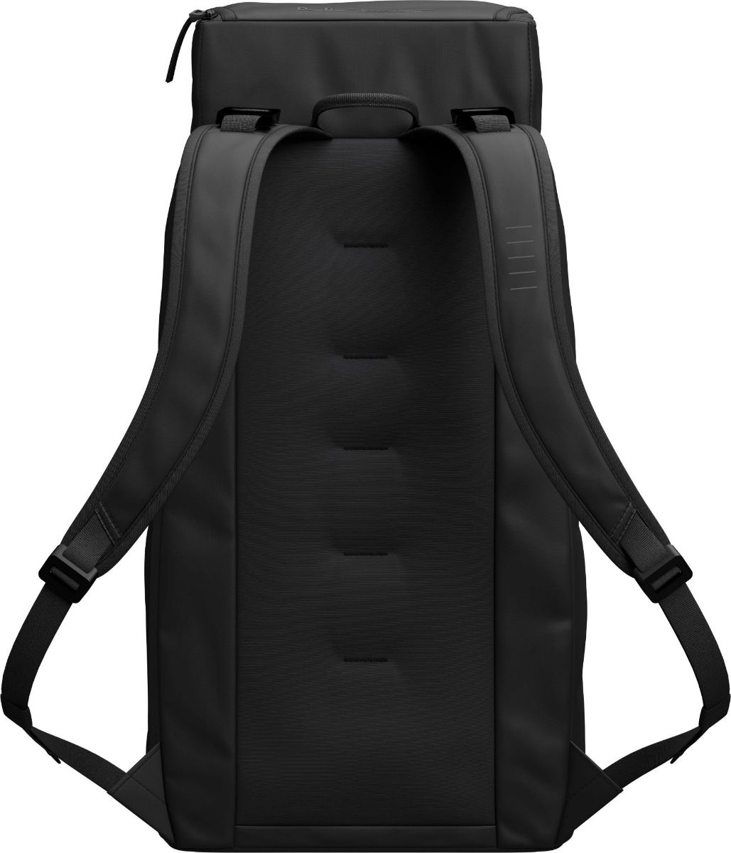 db-hugger-backpack-25l-0049black-out	