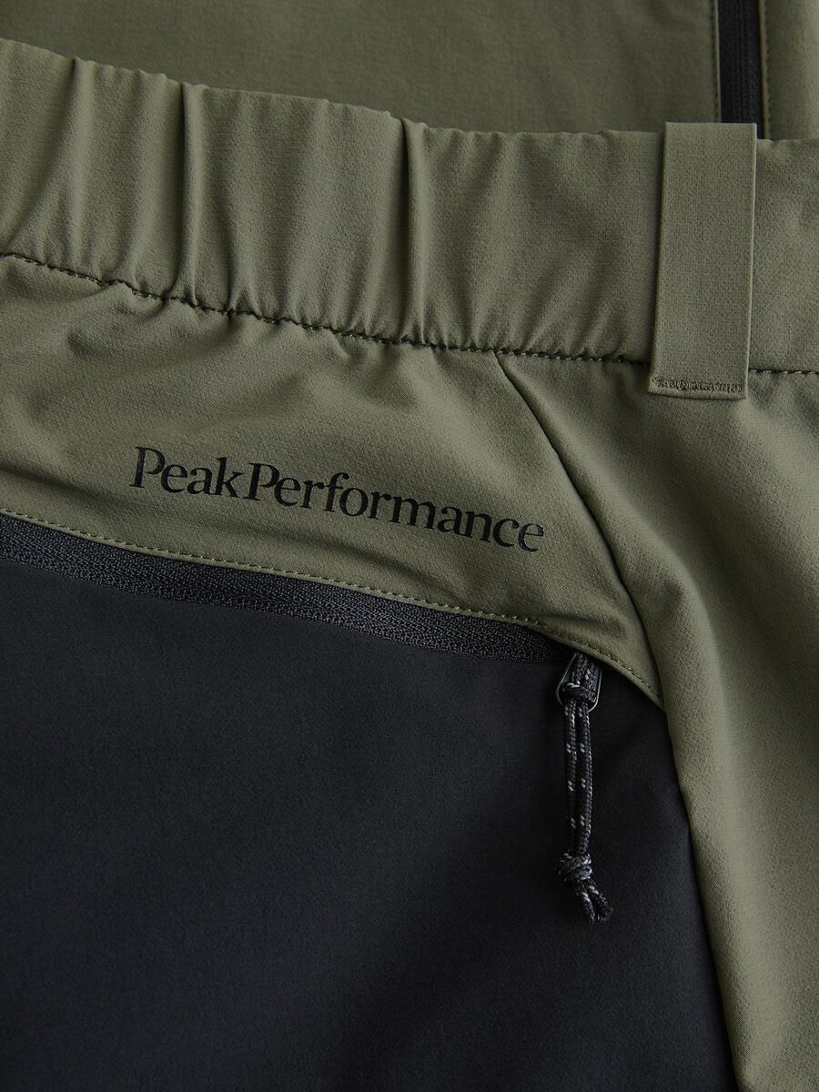 Bilde av Peak Performance  M Stretch Trek Pants 050 Pine Needle