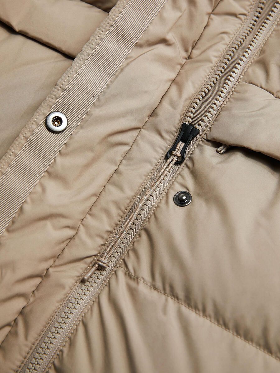 Bilde av Peak Performance  W Quiver Down Parka Avid Beige