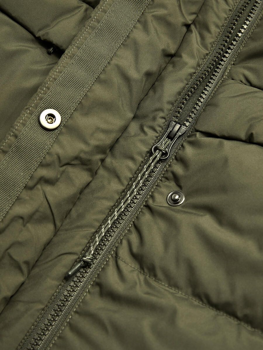 Bilde av Peak Performance  W Quiver Down Parka Pine Needle