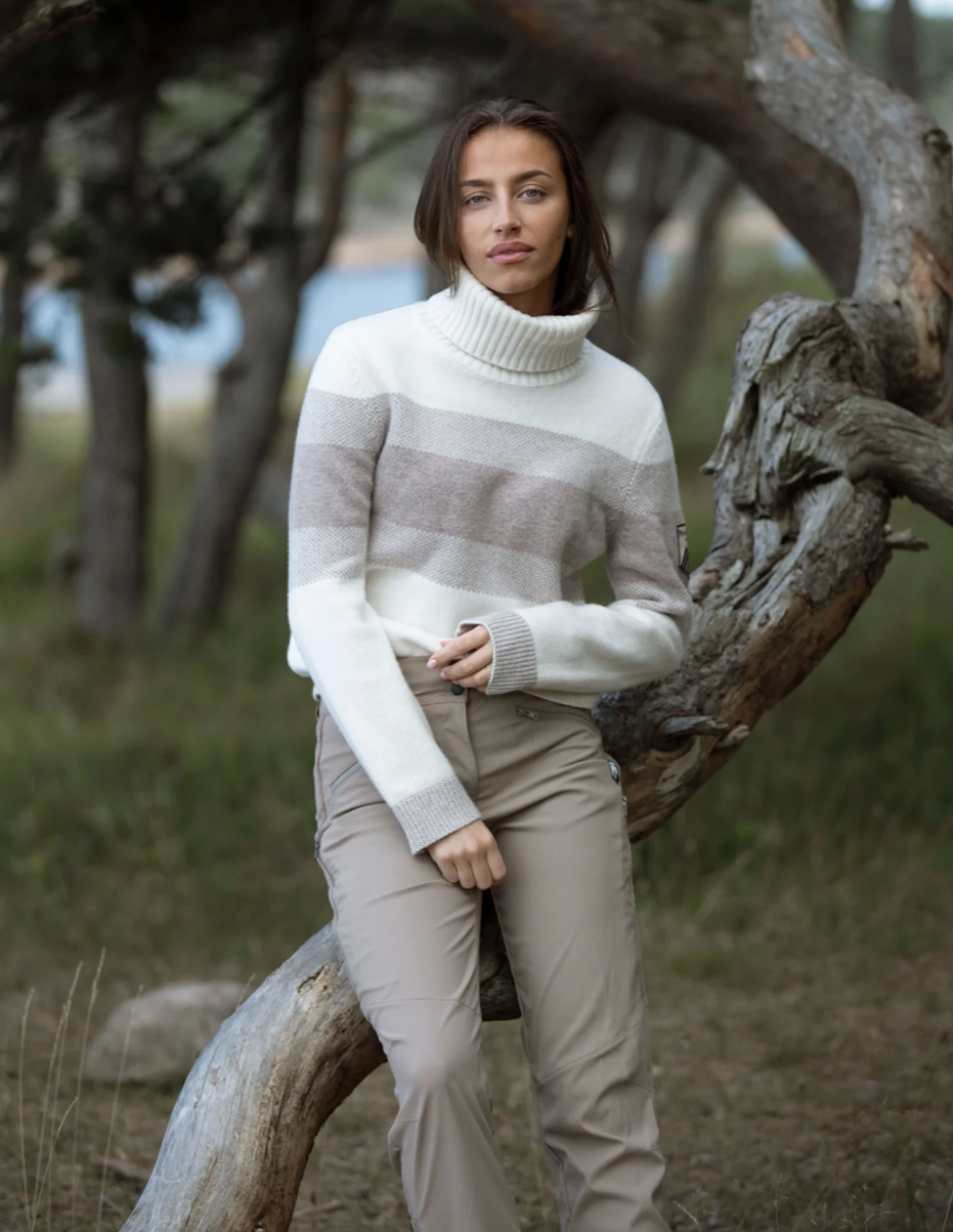 Bilde av WoolLand  Galdhøpiggen knitted turtleneck Woman A04 Cream