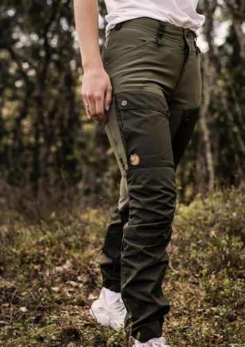 Fjällräven Nava Sport Vi selger klær og sko fra Adidas FJÄLLRÄVEN Keb Trousers (M) Fog Grey | Hemsedal Sport