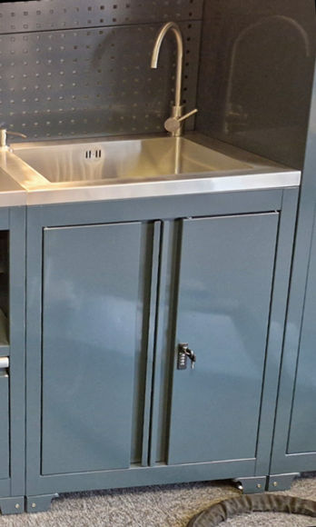 Bilde av Verktøyinnredning skap med 2 dører og vask 680x500x835 mm