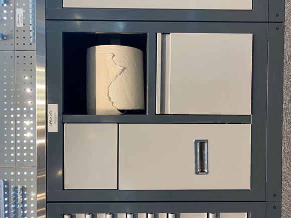 Bilde av Verksted innredning skap.avfallskorg  og papirrull holder