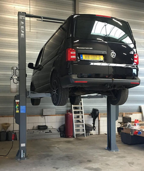 Bilde av 62C-50T.E 2-søyler løftebukk  5 -Tonn m/toppramme 230/400 volt 3-fas