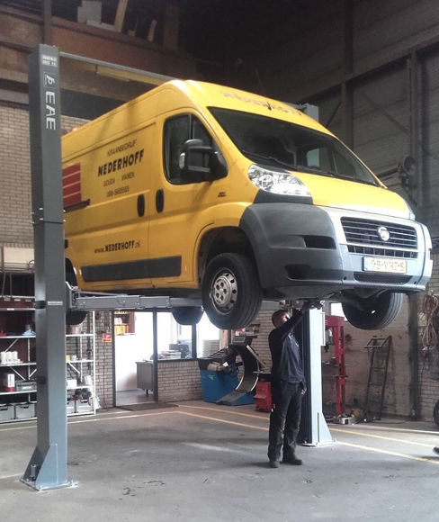 Bilde av 62C-50T.E 2-søyler løftebukk  5 -Tonn m/toppramme 230/400 volt 3-fas