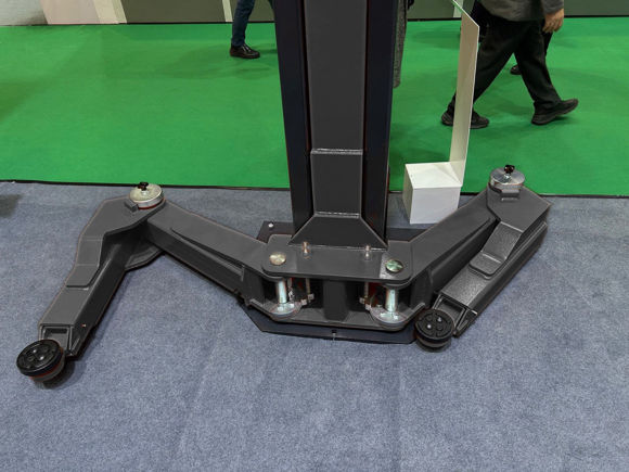 Bilde av E25 2-søyler løftebukk med  M-ARMER. 5 Tonn med to aggregat - hver på 2,2 kw  1-fas 230 V