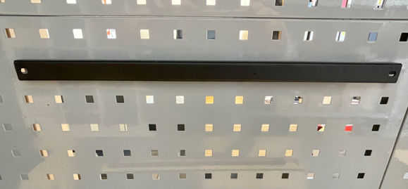 Bilde av Magnetlist for oppheng verktøy 460 mm lang 23 mm bred