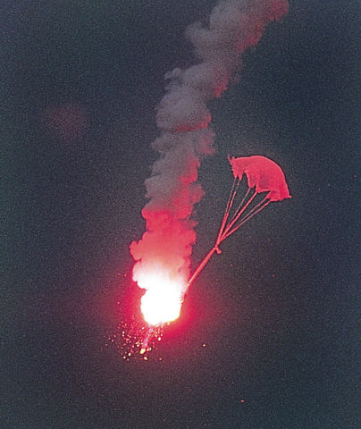 Bilde av Nødrakett m/fallskjerm